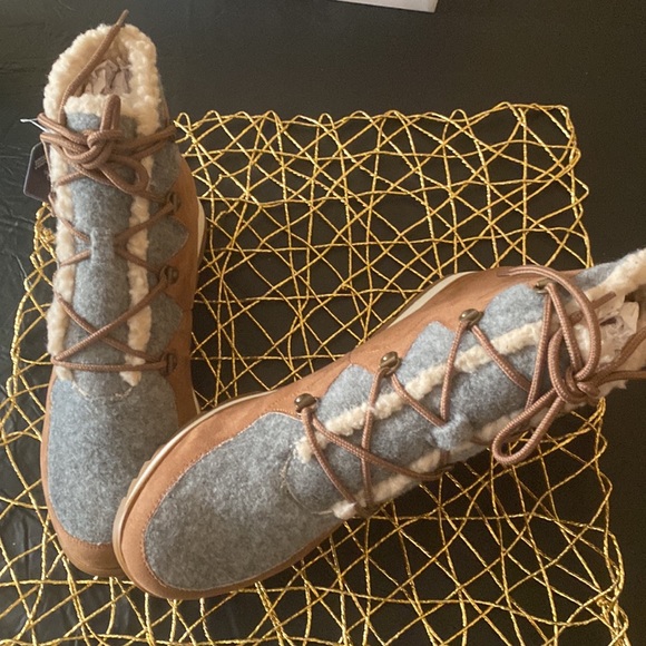 NWT Ortholite suede booties Cognac in color with a touch of gray women size 9.5M - Picture 3 of 9